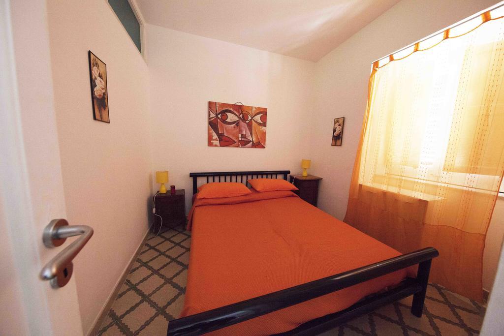Gioeni 23 Apartment เชฟาลู ห้อง รูปภาพ